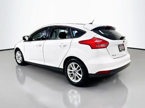 Oxford White 2018 Ford Focus SE