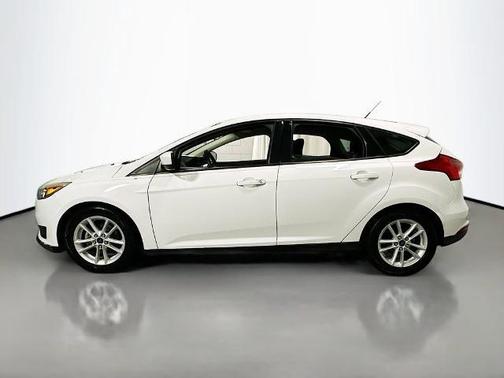 Oxford White 2018 Ford Focus SE