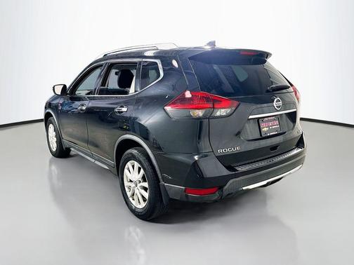 Magnetic Black 2018 Nissan Rogue SV