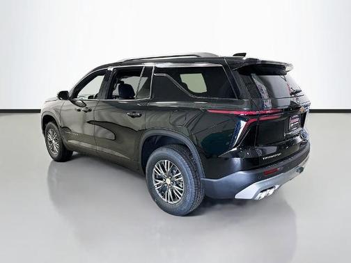 Mosaic Black Metallic 2026 Chevrolet Traverse LT