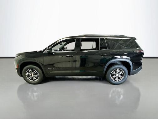 Mosaic Black Metallic 2026 Chevrolet Traverse LT