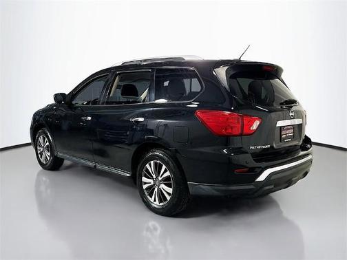2018 Nissan Pathfinder SV