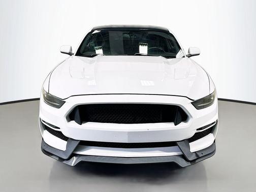 Oxford White 2017 Ford Mustang GT