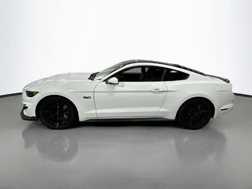 Oxford White 2017 Ford Mustang GT