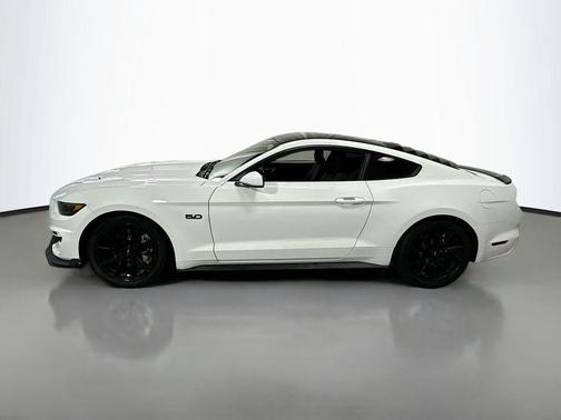 Oxford White 2017 Ford Mustang GT