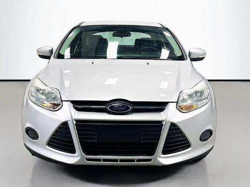 Ingot Silver Metallic 2014 Ford Focus SE