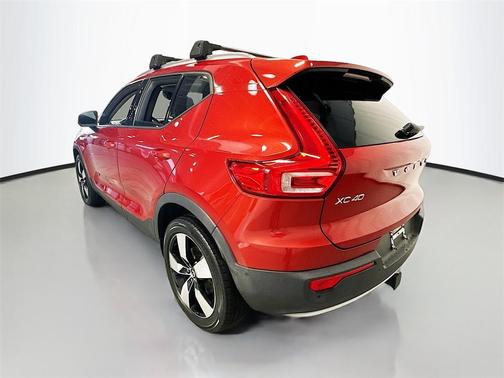 2019 Volvo XC40 MOMENTUM