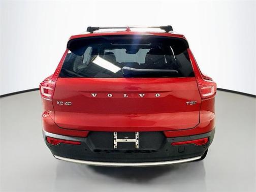 2019 Volvo XC40 MOMENTUM