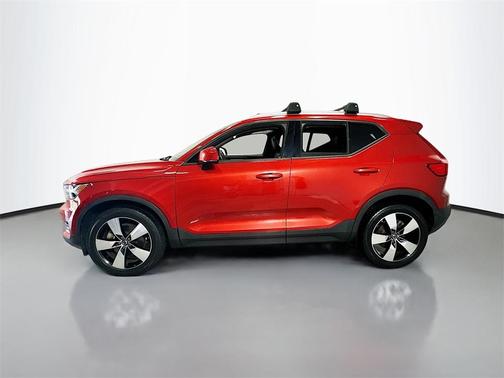 2019 Volvo XC40 MOMENTUM