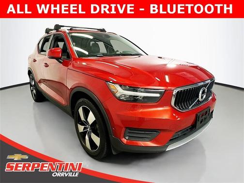 2019 Volvo XC40 MOMENTUM