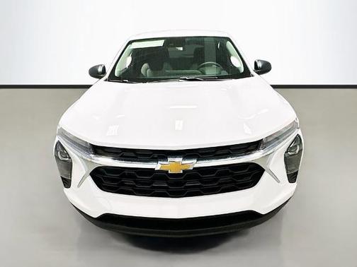 Summit White 2026 Chevrolet Trax LS