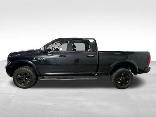 Brilliant Black Crystal Pearlcoat 2018 RAM 2500 Lone Star