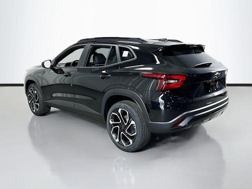 Mosaic Black Metallic 2026 Chevrolet Trax 2RS