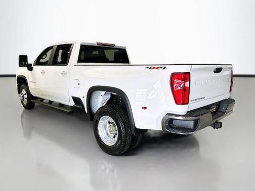 Summit White 2026 Chevrolet Silverado 3500 LT