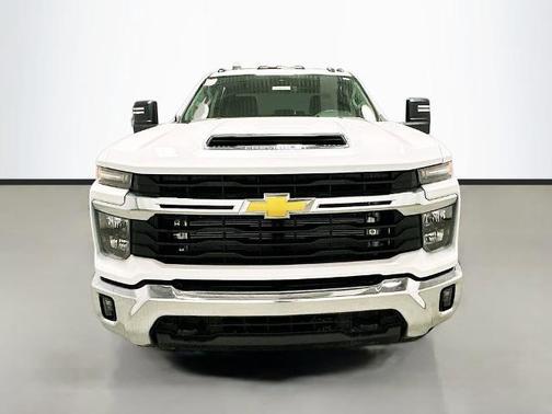 Summit White 2026 Chevrolet Silverado 3500 LT