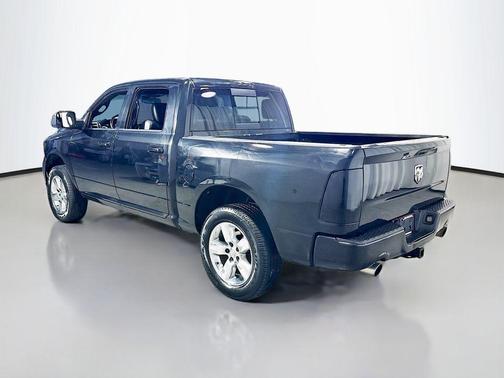 Brilliant Black Crystal Pearlcoat 2016 RAM 1500 Sport