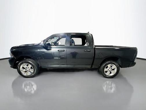 Brilliant Black Crystal Pearlcoat 2016 RAM 1500 Sport