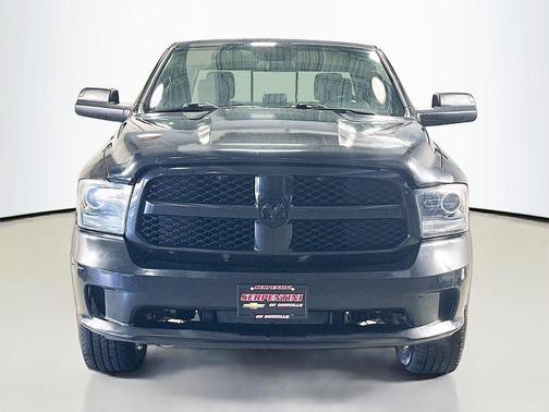 Brilliant Black Crystal Pearlcoat 2016 RAM 1500 Sport