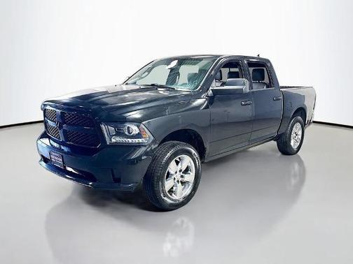 Brilliant Black Crystal Pearlcoat 2016 RAM 1500 Sport