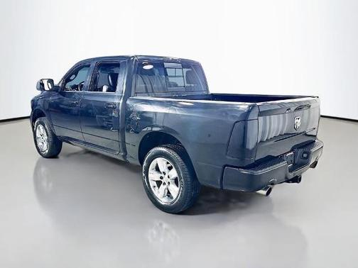 Brilliant Black Crystal Pearlcoat 2016 RAM 1500 Sport