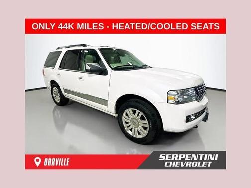 White Platinum Tri-Coat Metallic 2014 Lincoln Navigator Base