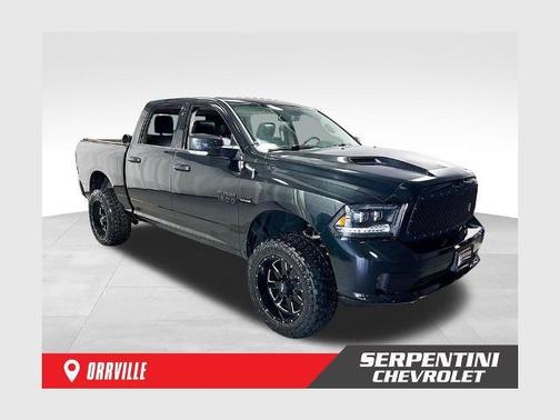 Brilliant Black Crystal Pearlcoat 2016 RAM 1500 Sport