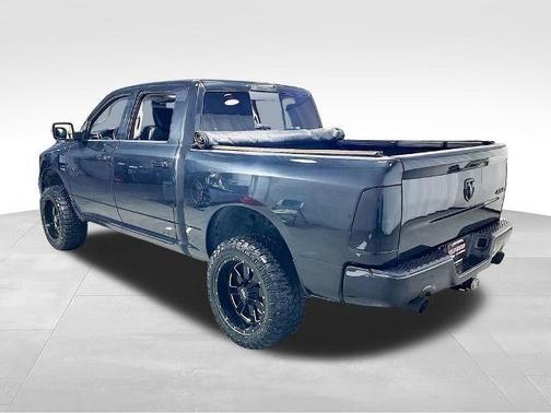 Brilliant Black Crystal Pearlcoat 2016 RAM 1500 Sport