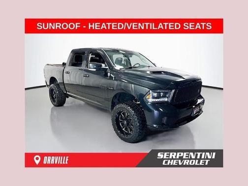 Brilliant Black Crystal Pearlcoat 2016 RAM 1500 Sport