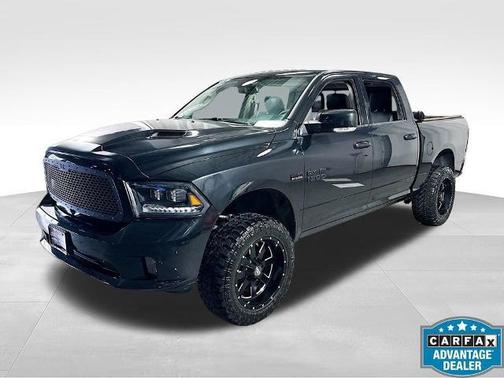 Brilliant Black Crystal Pearlcoat 2016 RAM 1500 Sport