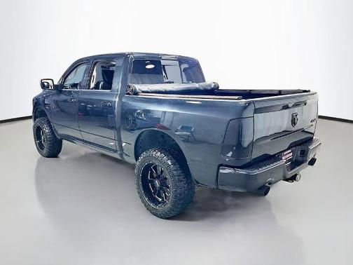 Brilliant Black Crystal Pearlcoat 2016 RAM 1500 Sport
