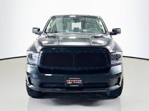 Brilliant Black Crystal Pearlcoat 2016 RAM 1500 Sport