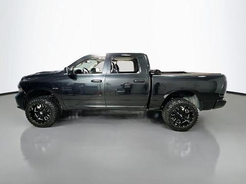 Brilliant Black Crystal Pearlcoat 2016 RAM 1500 Sport