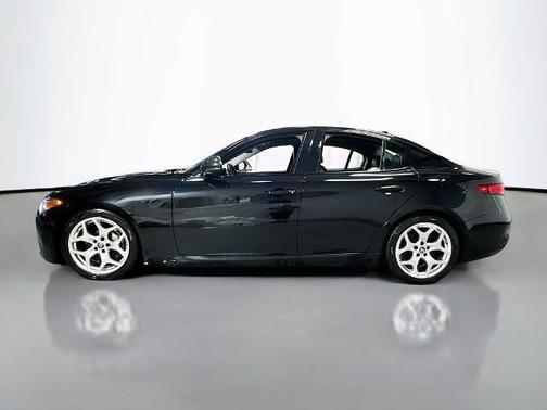 Alfa Black 2021 Alfa Romeo Giulia Base
