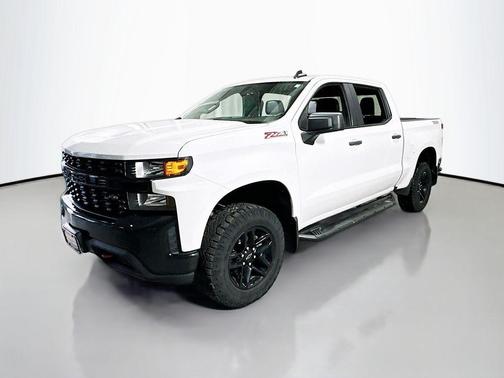 Summit White 2019 Chevrolet Silverado 1500 Custom Trail Boss