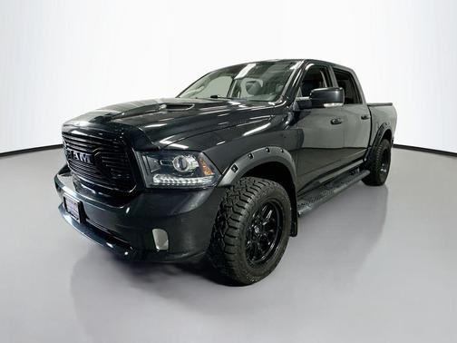 Brilliant Black Crystal Pearlcoat 2018 RAM 1500 Sport