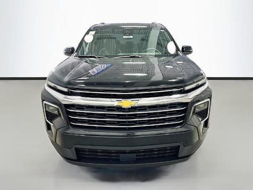 Mosaic Black Metallic 2026 Chevrolet Traverse LT