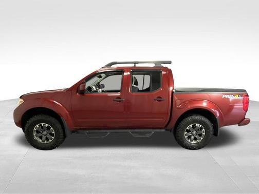 Red 2019 Nissan Frontier SV