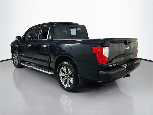 2017 Nissan Titan SV