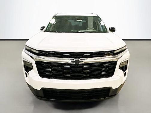 Summit White 2026 Chevrolet Traverse LT