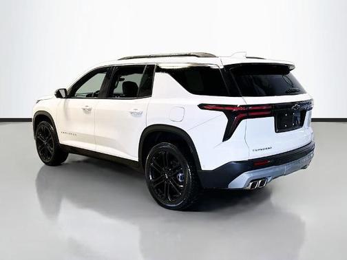 Summit White 2026 Chevrolet Traverse LT