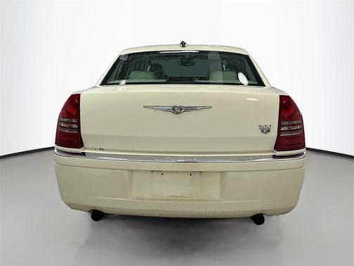 2005 Chrysler 300C Base