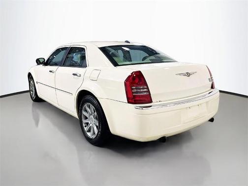 2005 Chrysler 300C Base
