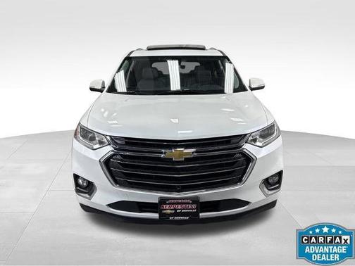 Iridescent Pearl Tricoat 2021 Chevrolet Traverse Premier