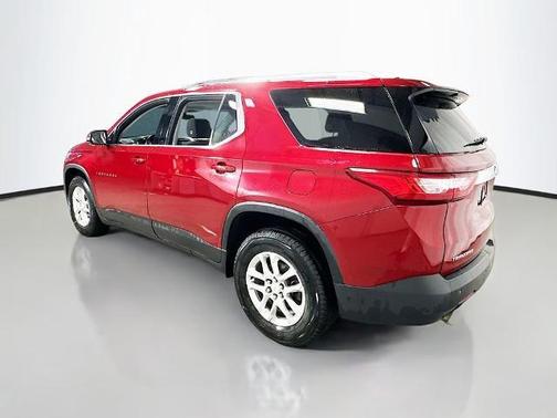 Cajun Red Tintcoat 2018 Chevrolet Traverse LT Cloth