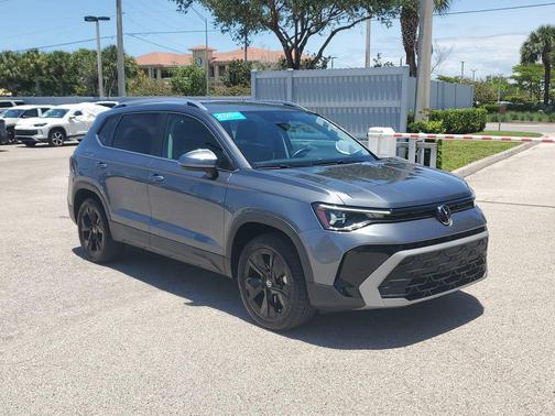 Platinum Gray Metallic 2025 Volkswagen Taos 1.5T SE