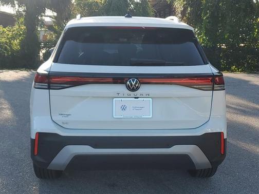 2025 Volkswagen Tiguan 2.0T SE