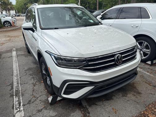 Pure White 2022 Volkswagen Tiguan 2.0T SE