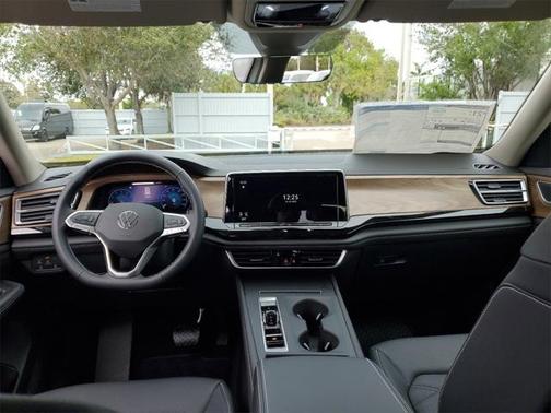 2025 Volkswagen Atlas 2.0T SE