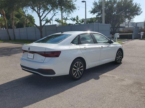 Opal White Pearl 2025 Volkswagen Jetta 1.5T SE