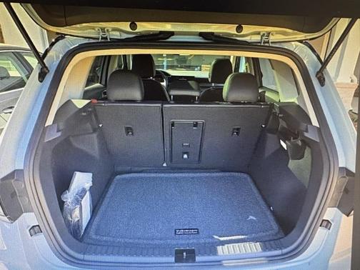 2025 Volkswagen Taos 1.5T SE Black